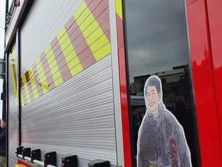 新竹消防車身「竟有人臉」 背後故事暖哭千名網友:癌逝街友存400萬捐的