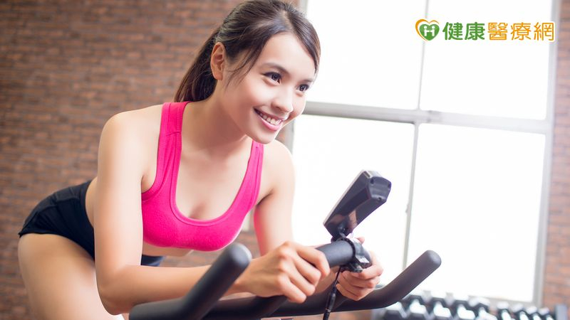 初次騎飛輪強度高　25歲女「急性橫紋肌溶解症」