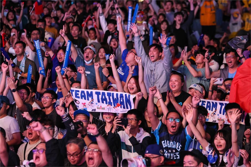 經典賽直播哪裡看？新北市民廣場應援 展元、啦啦隊助陣