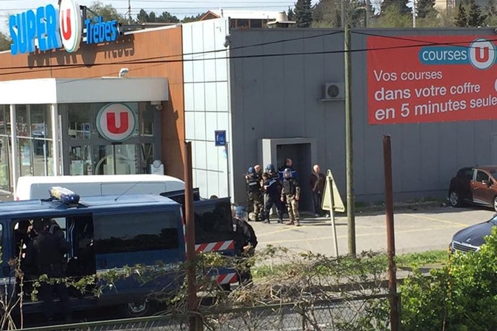 法國超市挾持人質案  傳警察中彈2死2傷