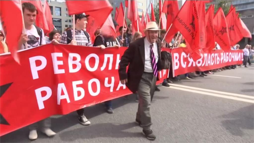 俄羅斯政府延後退休年齡 萬人上街示威抗議