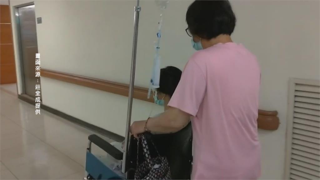 首露面！ 眼部遭攻擊女店員：會好起來不要擔心我