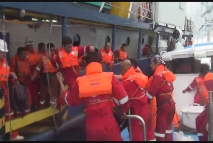 「探險家號」故障傾斜 34名印尼船員獲救