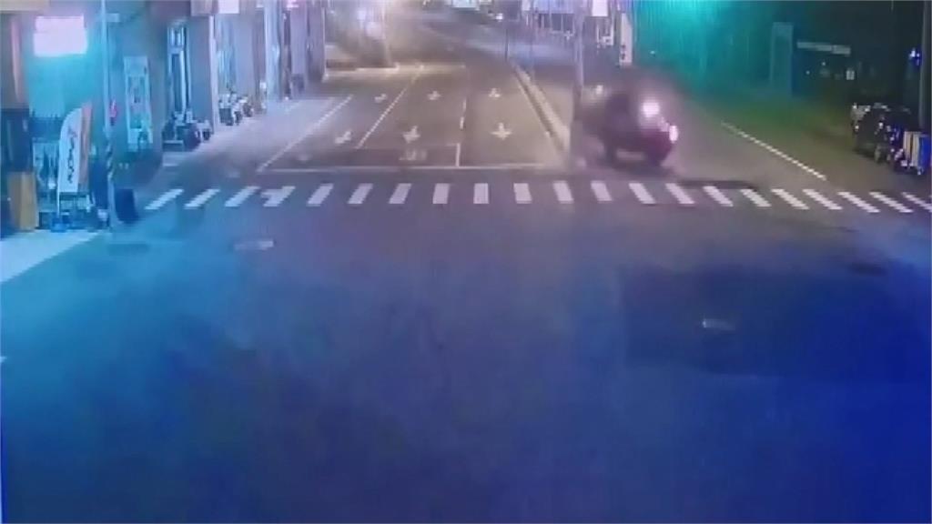 彰化女駕駛精神不濟自撞翻車　苗栗汽車駕駛追撞貨車釀連環撞