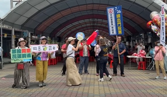 快新聞/罷團巧遇徐榛蔚!高喊「罷免傅崐萁」 她臉部表情超精彩
