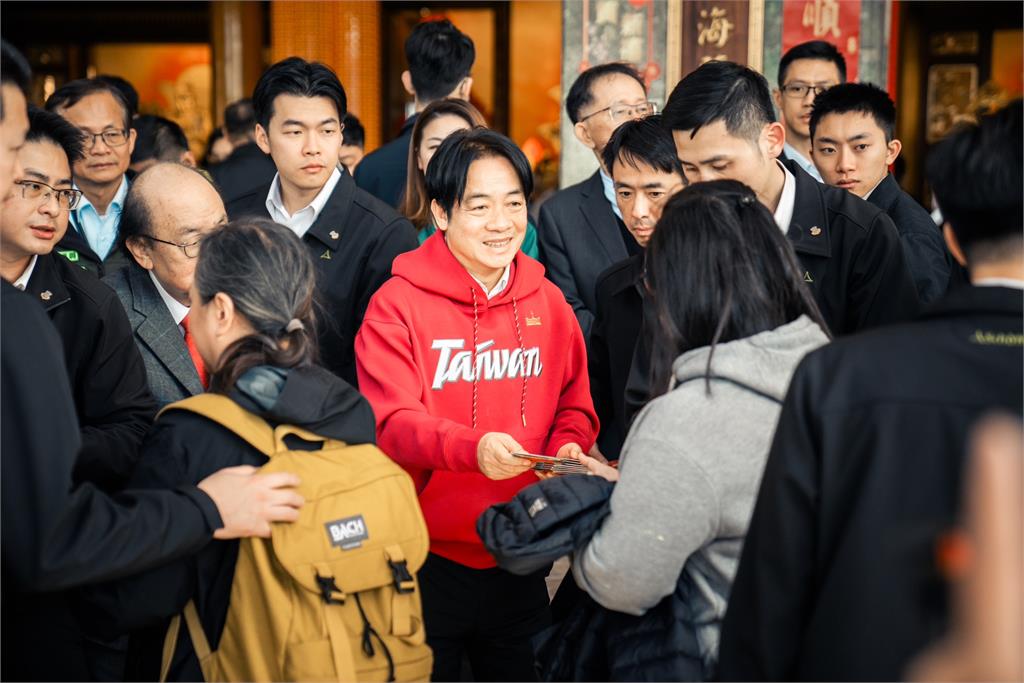 快新聞／合體柯建銘！賴總統新竹拜廟人氣夯　林志潔捎喜訊：雙罷連署都破萬