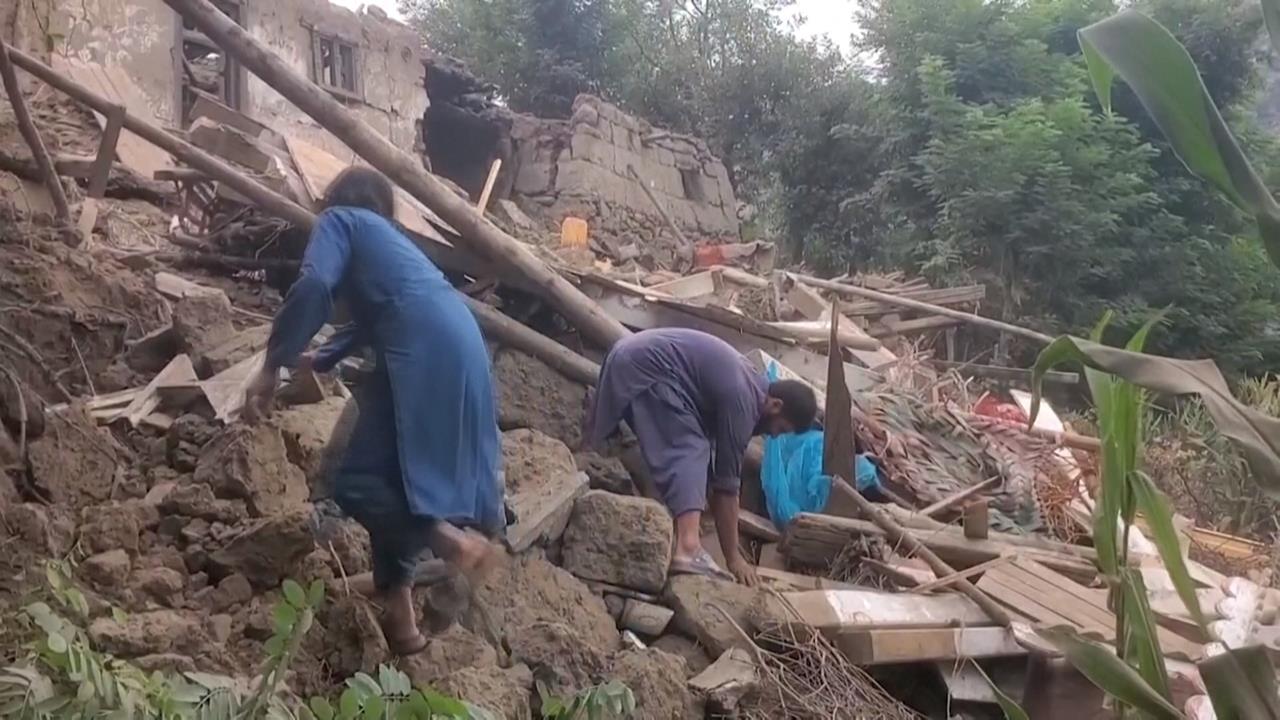 阿富汗規模6.0強震至少800死2500傷　樓房瞬間倒塌畫面曝