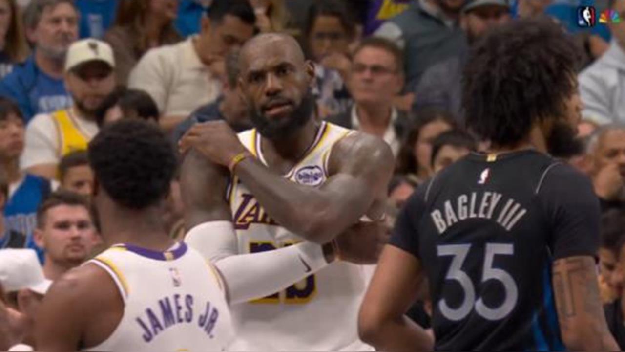 NBA(影)／老爸「詹皇」皺眉訓斥兒子！兒子布朗尼傳球給不到詹姆斯當場提點