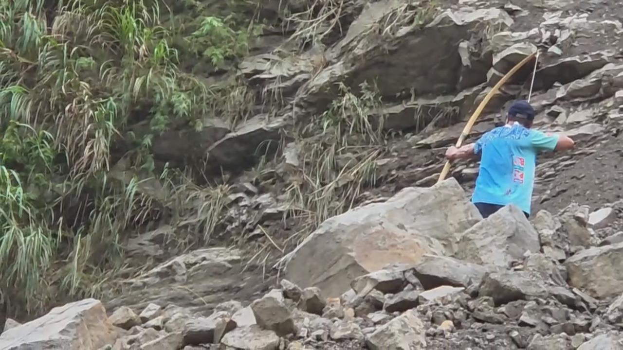 苗栗南庄東河村週一停班課 居民"射箭搭繩"運物資