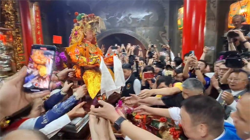 白沙屯媽祖進香啟程! 張麗善疑為搶鏡頭「動手移開爐主」