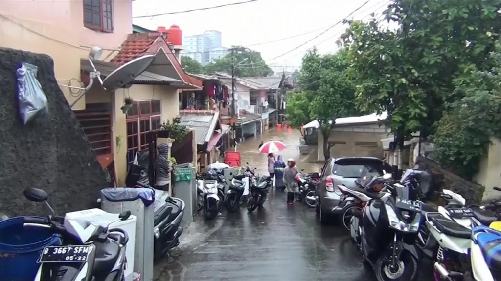 夜線／新年遇水患！暴雨襲印尼 首度雅加達淹兩公尺高