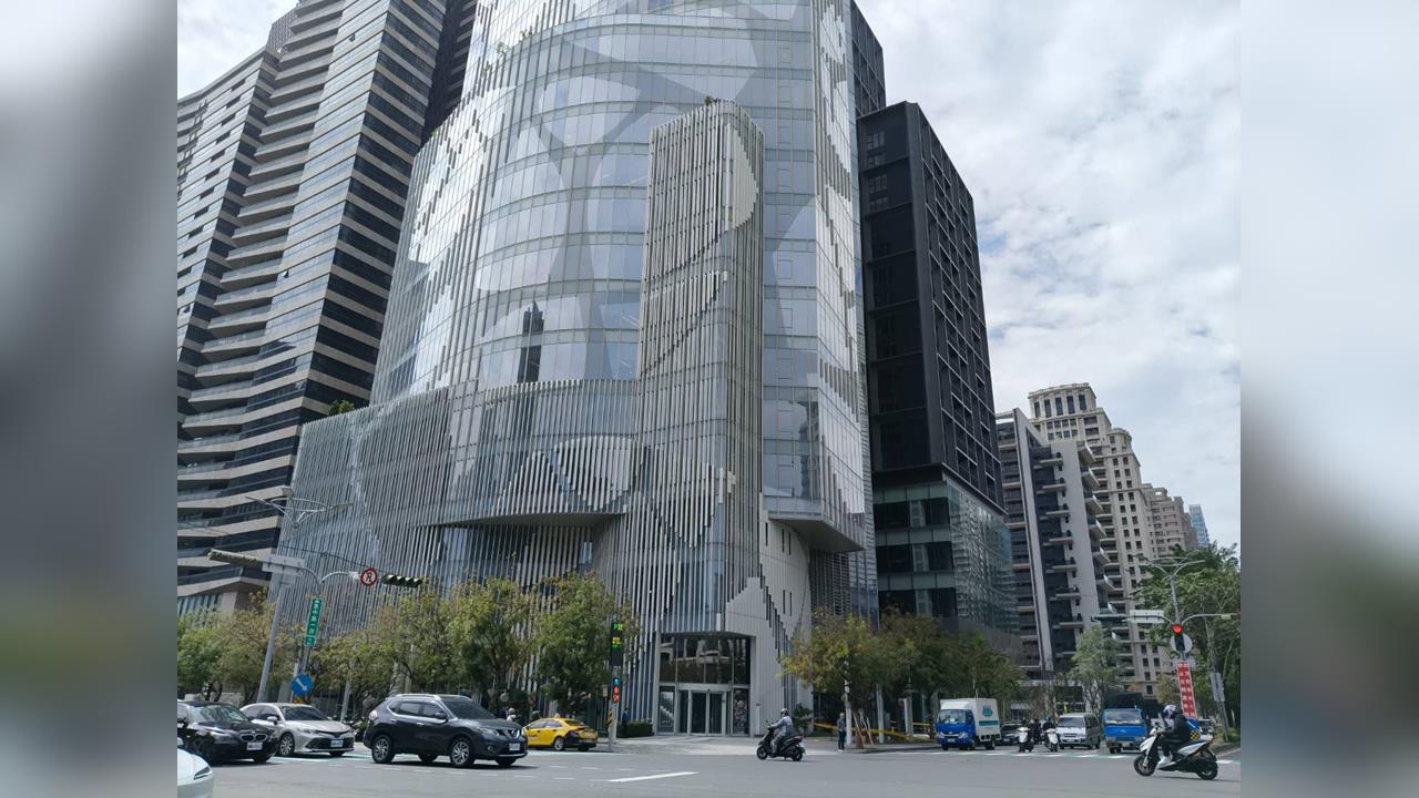 快新聞／台中七期知名商辦驚傳墜樓！1女26樓掉落當場死亡