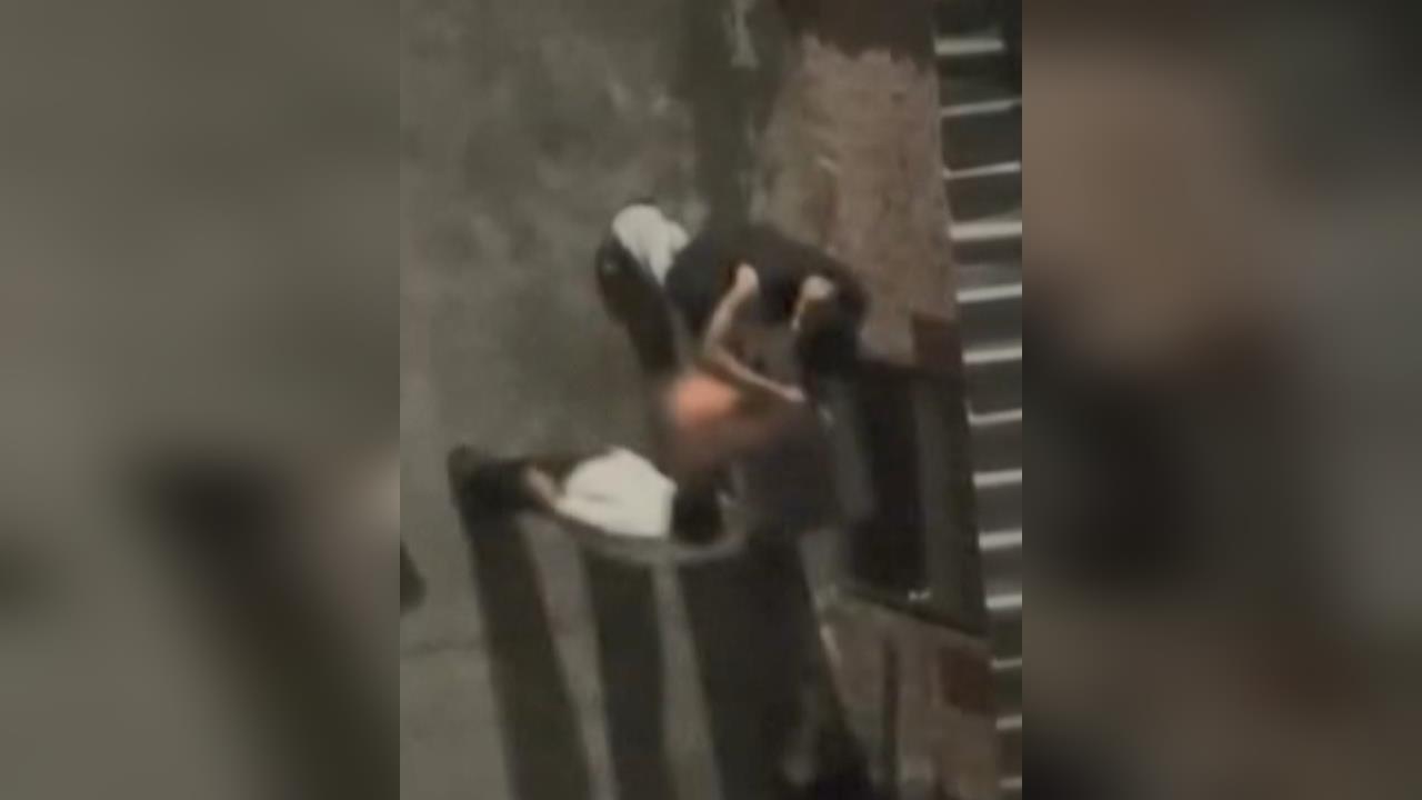 半夜惡搞! 3惡徒拿居民物品"玩疊疊樂" 猴叫逃逸擾清夢