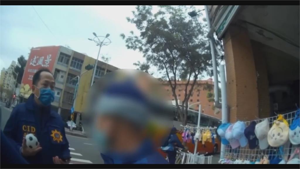 吉伊卡哇超人氣　攤商賣盜版商品　警取締逮人移送法辦