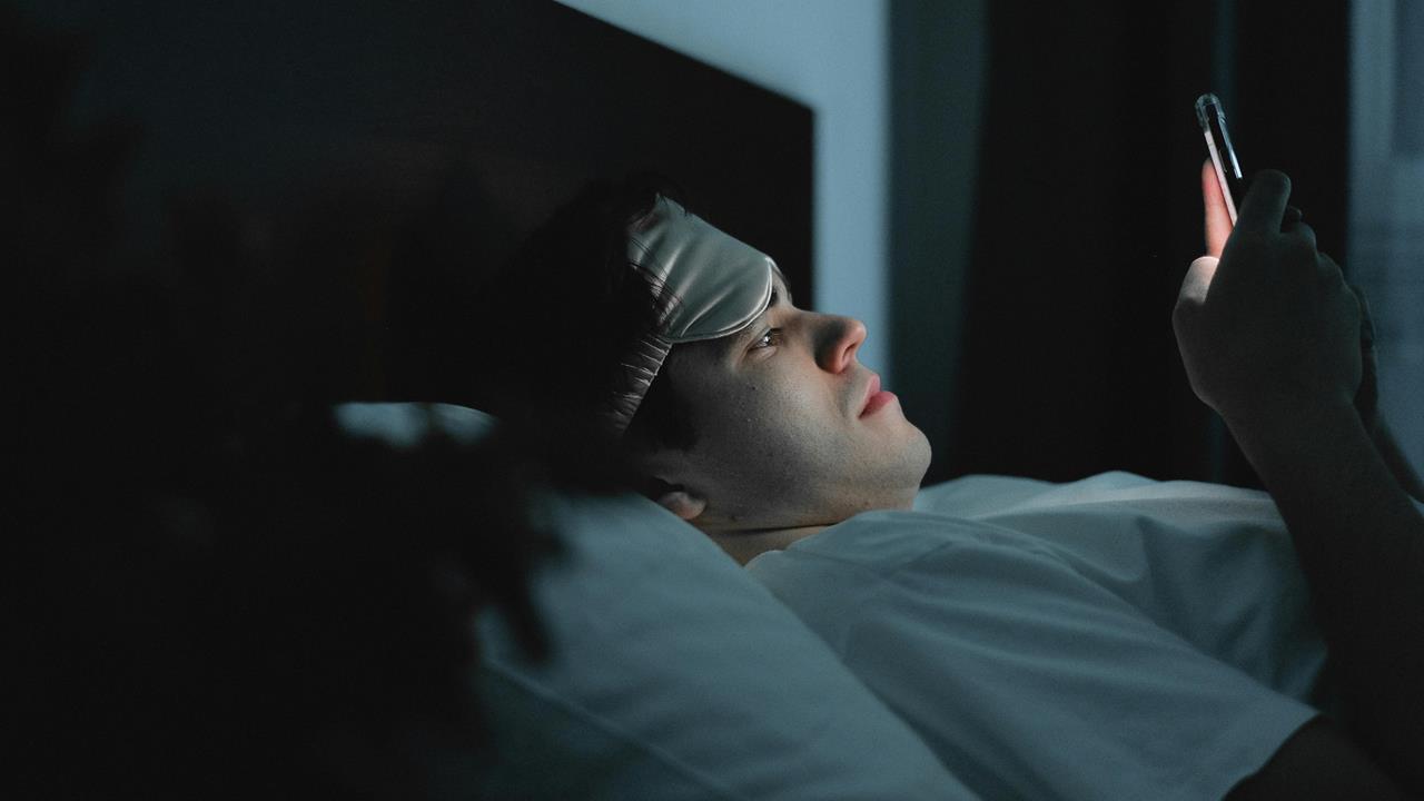 睡到一半醒來別忽視！專家示警：「3時間點」暗示器官在偷偷敲警鐘