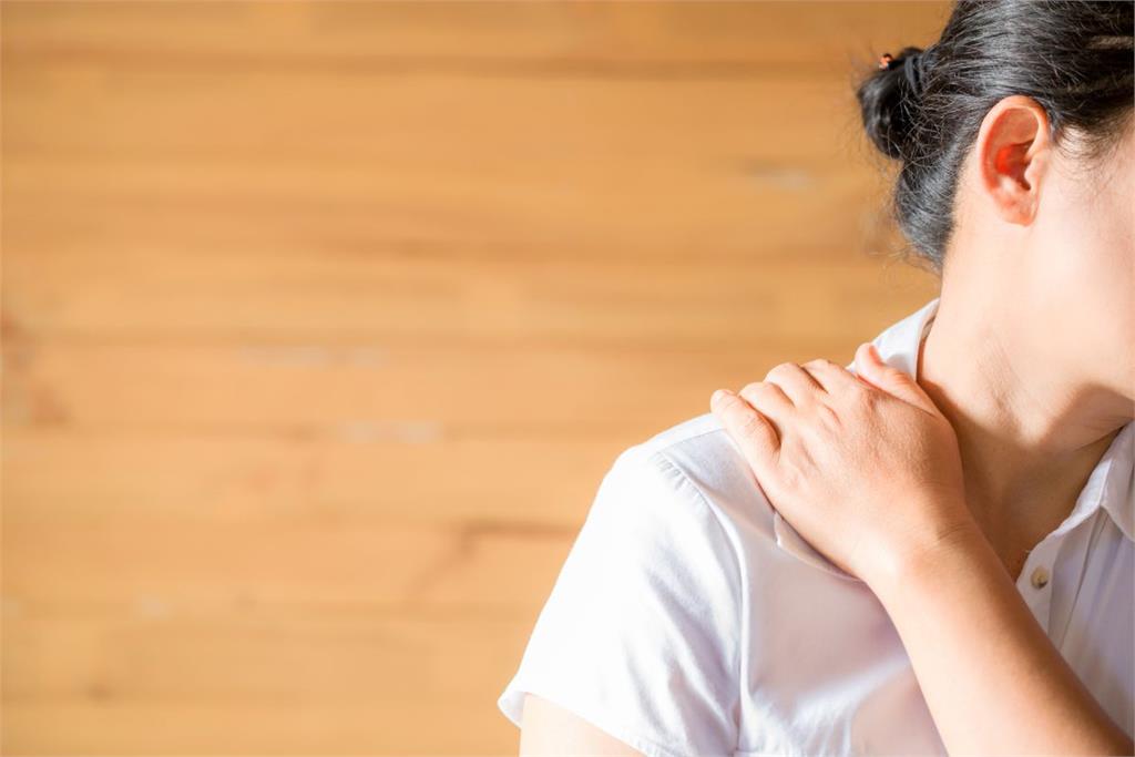 「只是肩膀痛」卻演變成肺癌末期!醫示警:2種人務必當心