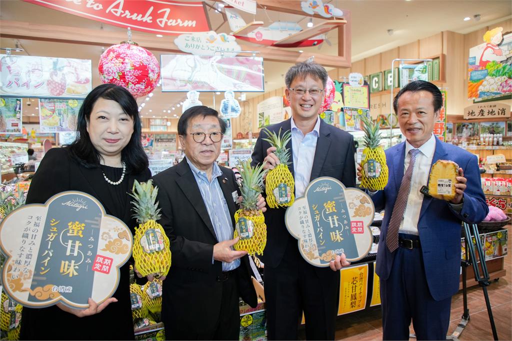 嘉義縣長翁章梁快閃日本山口縣中學推廣蜜梨鳳梨