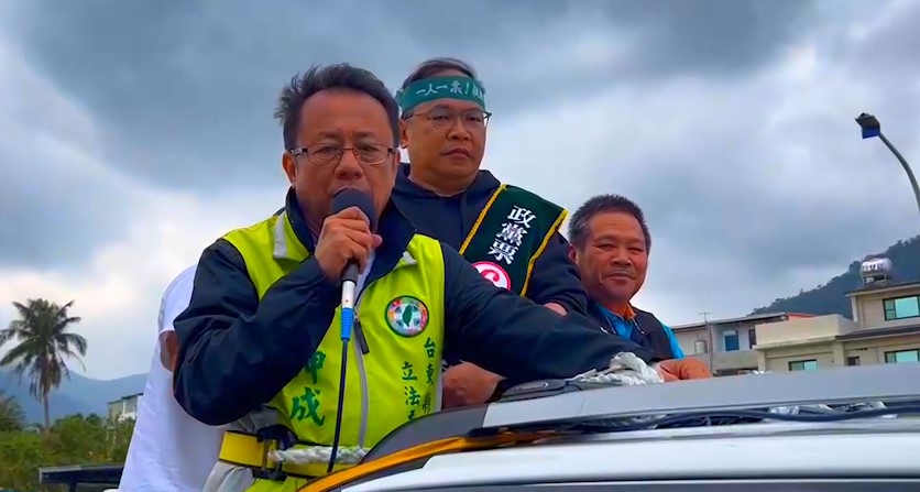 賴坤成車掃拜票經過「此處」　高喊「尊重民主機制」酸度破表