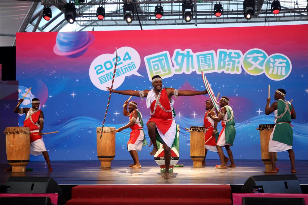 2024宜蘭童玩節國外團隊交流  蒲隆地演出無形文化資產鼓舞