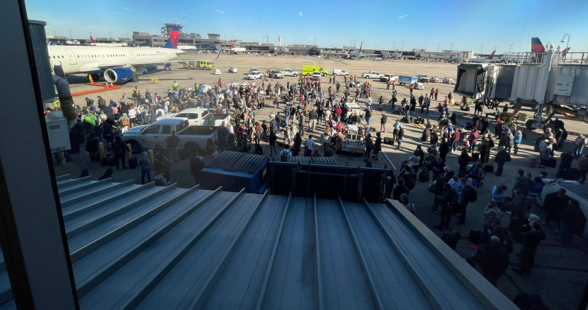 快新聞／美亞特蘭大機場安檢區爆槍響釀3傷　旅客驚慌四處逃竄