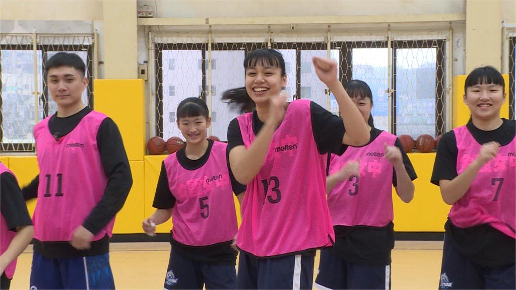 HBL／「校園阿雷U」特派小組青春應援　前進金甌女籃軋舞大車拚