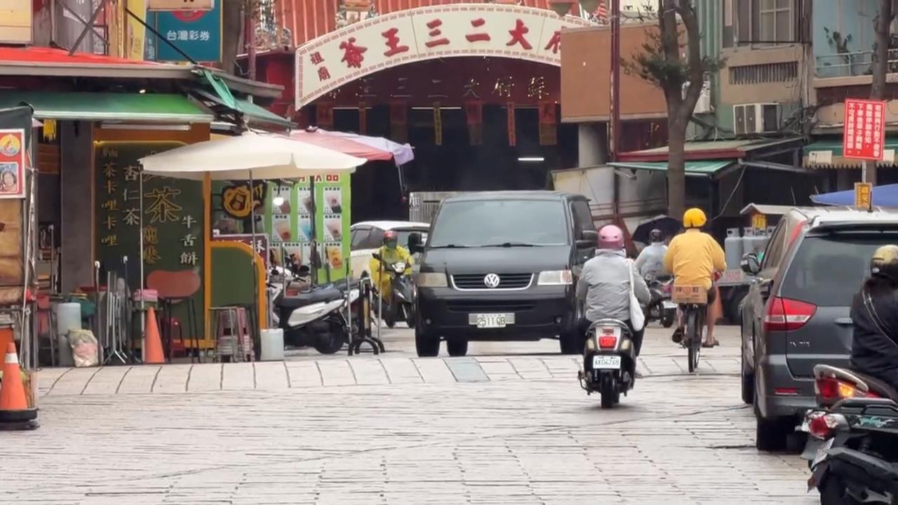 連假兩樣情！　彰化鹿港人潮減三成　台中百貨人潮爆滿