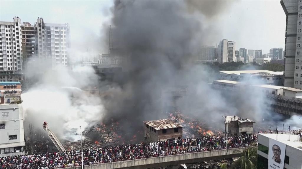 孟加拉首都最大成衣市場火警　火勢延燒6小時才撲滅