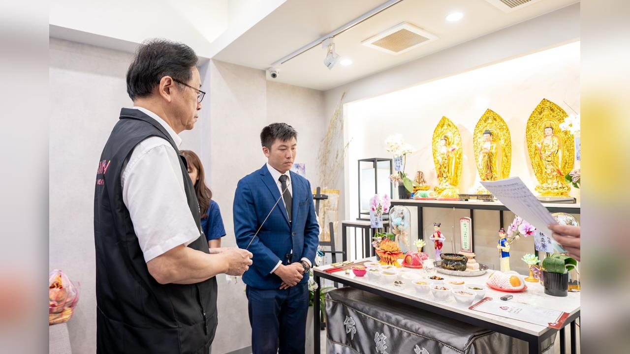 快新聞／新！挖土機超人林鴻森辭世　張善政赴靈堂弔唁、敬致10萬慰問金