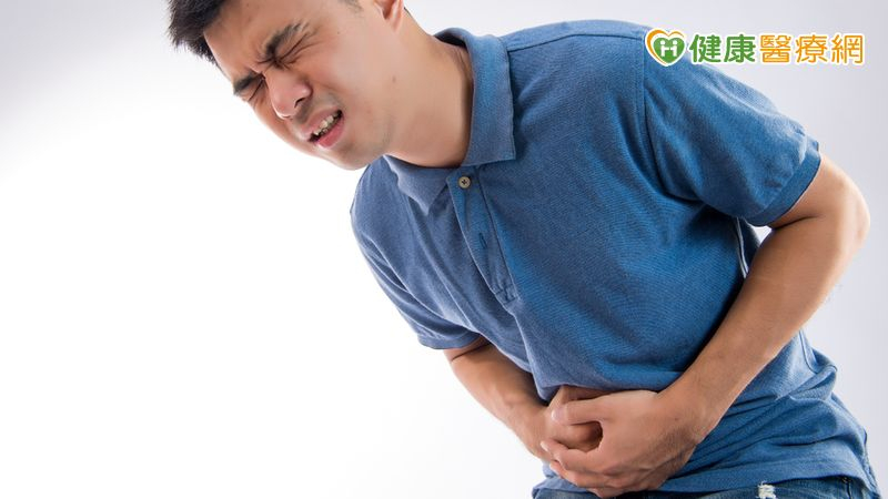 糞便潛血陽性後突發劇痛　52歲男大腸癌腫瘤侵蝕腸壁險奪命