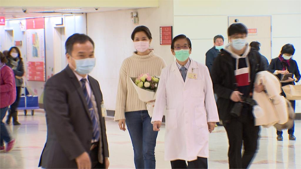 鍾沛君零期肺腺癌手術出院「騙女兒去抓蟲」哽咽迎重生