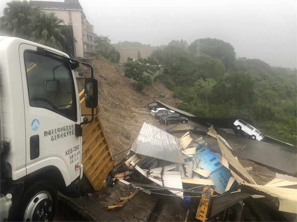 基隆天外天焚化爐大片土石崩落　13車翻覆遭掩埋