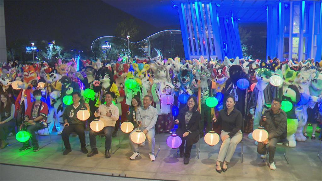 高雄「百毛夜行」 12國毛毛裝愛好者齊聚