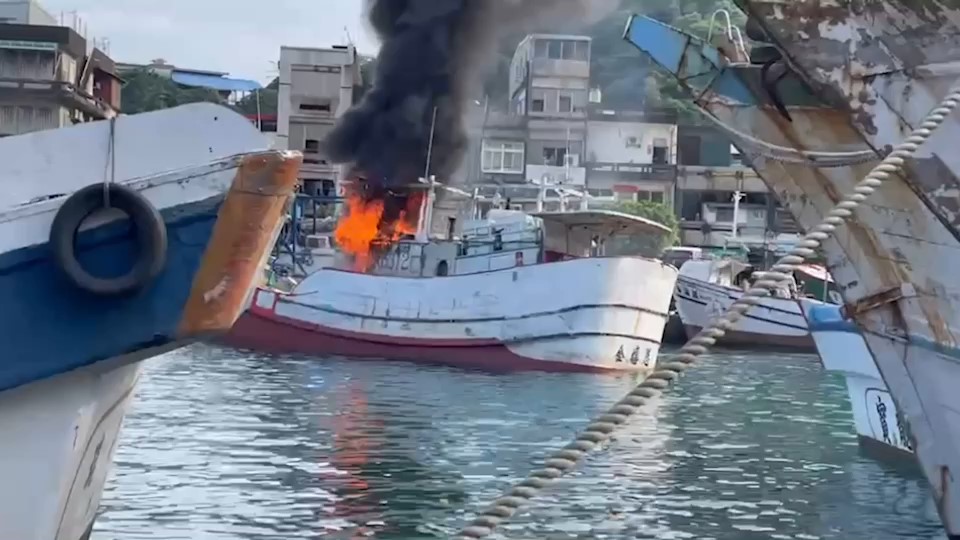 快新聞／南方澳漁船起火冒濃煙！  船長急切電源無用驚險逃離