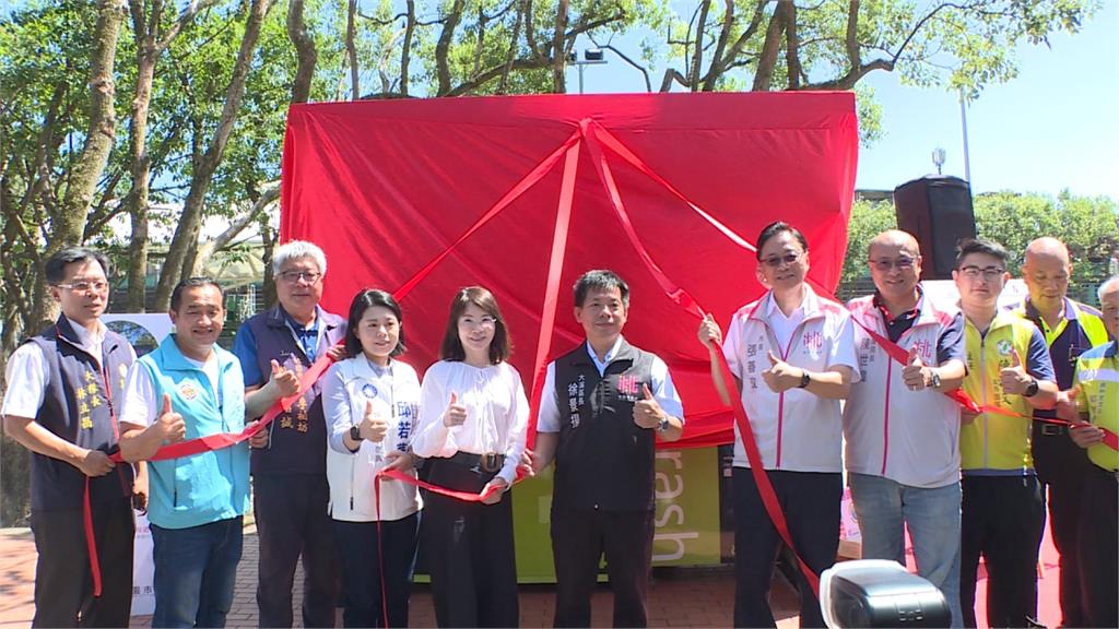 桃園邁環保新里程碑　智慧垃圾桶進駐大溪老街
