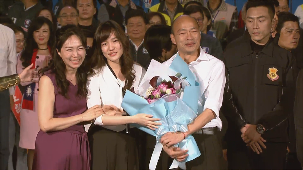 快新聞／神秘嘉賓是韓冰！韓國瑜選前之夜不忘批民進黨 要選民一起翻轉台灣