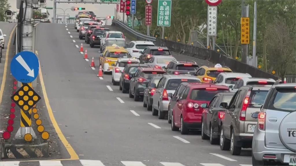 宜花東人潮爆滿！國道塞車宛如停車場