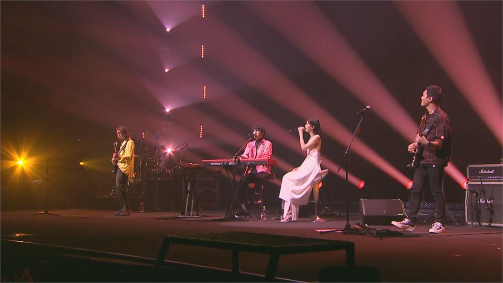 宇宙人北流開唱　請「神秘嘉賓」大合唱