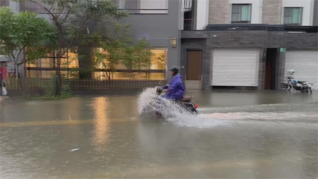 快新聞／快躲進室內！ 6縣市大雷雨狂炸　19縣市豪、大雨特報