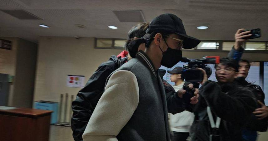 夫妻齊為精舍命案出庭！李威仍信王蕰「有神蹟」　妻要求「進小房間」作證完暴哭