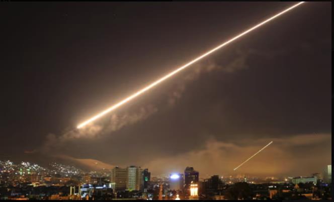 快新聞／<em>伊朗</em>無人機狂攻以色列　伊斯蘭革命衛隊「警告美國」：若介入將炸駐中東美軍