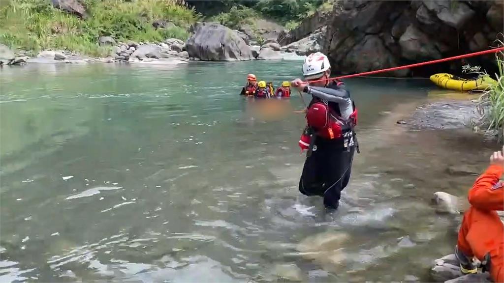 新竹五峰鄉上坪溪上游急流區　激流泛舟翻船掉入暗流溺斃