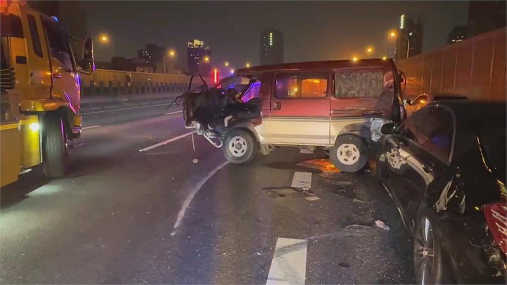 國1高雄九如段重大事故　民眾從轎車內噴飛釀1死2傷