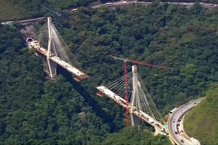 哥倫比亞斜張橋3月將完工 突坍塌釀10死4傷