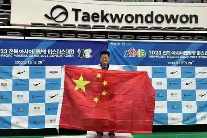 快新聞/李東憲跆拳道奪牌竟舉五星旗 鄭文燦:按照相關法令處理