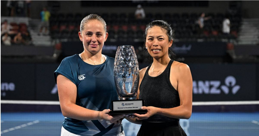 謝淑薇強勢回歸！　新年首戰攜奧斯塔朋科奪布里斯本女雙冠軍