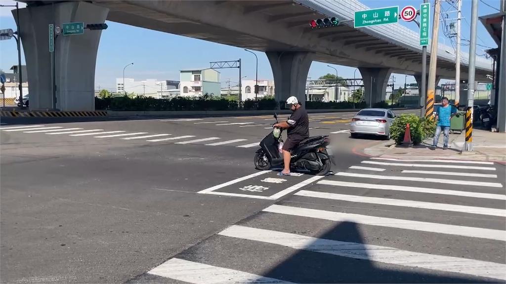 待撞、挨罰2選1！　超迷你「待轉格」變「待撞區」
