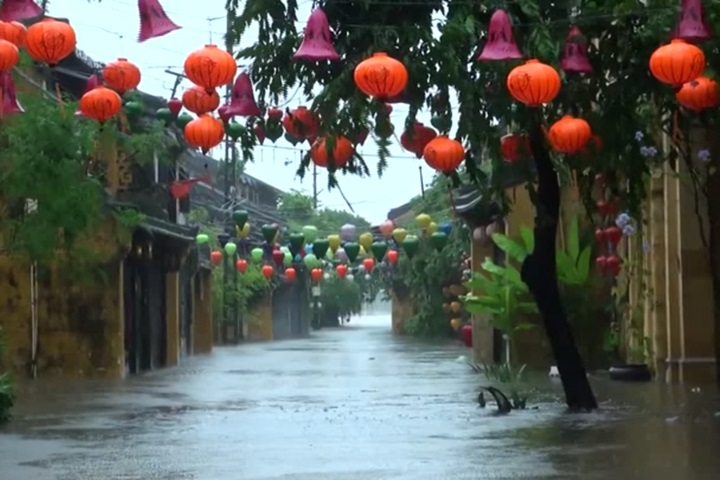 丹瑞颱風襲越南 世界遺產會安古鎮泡水