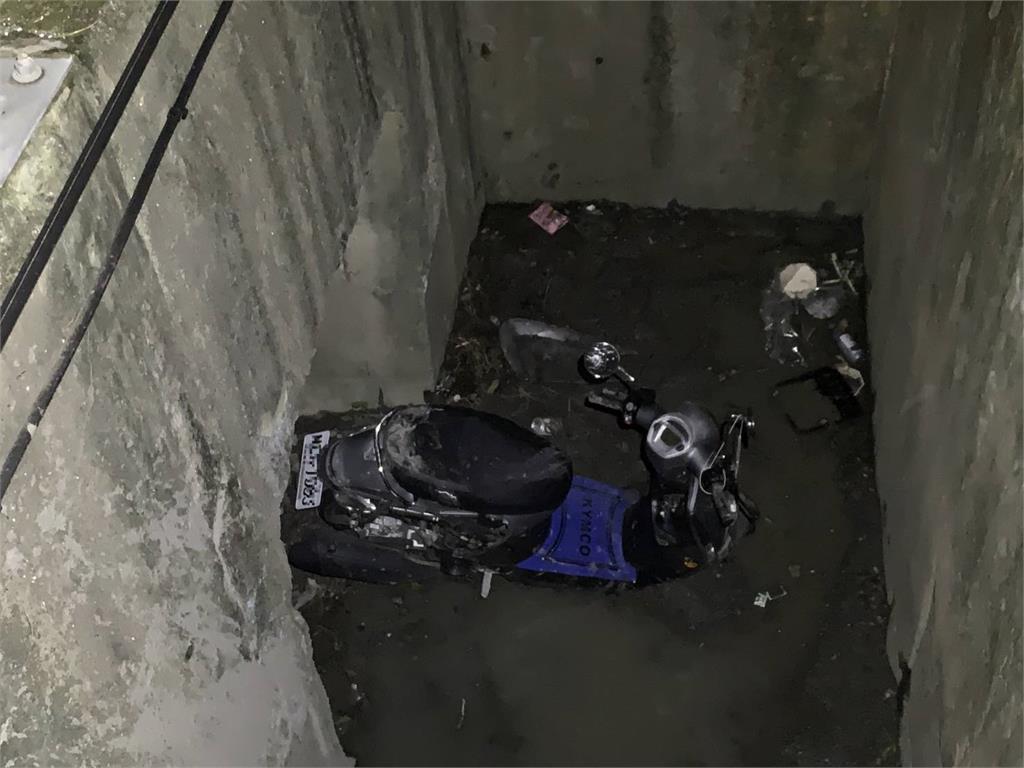 快新聞／台東30歲女遲遲未返家　家人沿路找發現她連同機車跌落水溝死亡