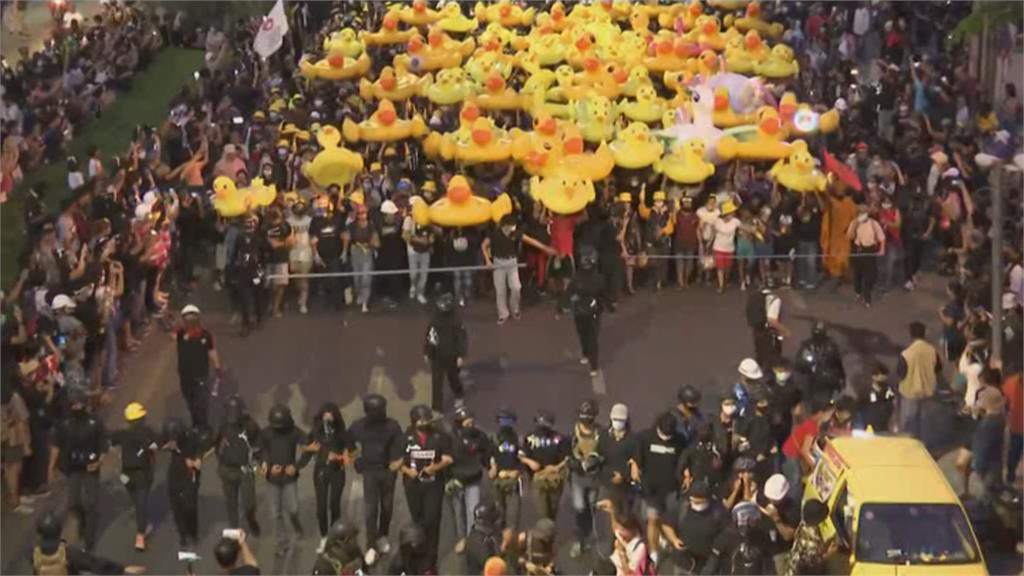 泰國反政府示威續升溫 要求王室將部隊指揮權歸還軍方