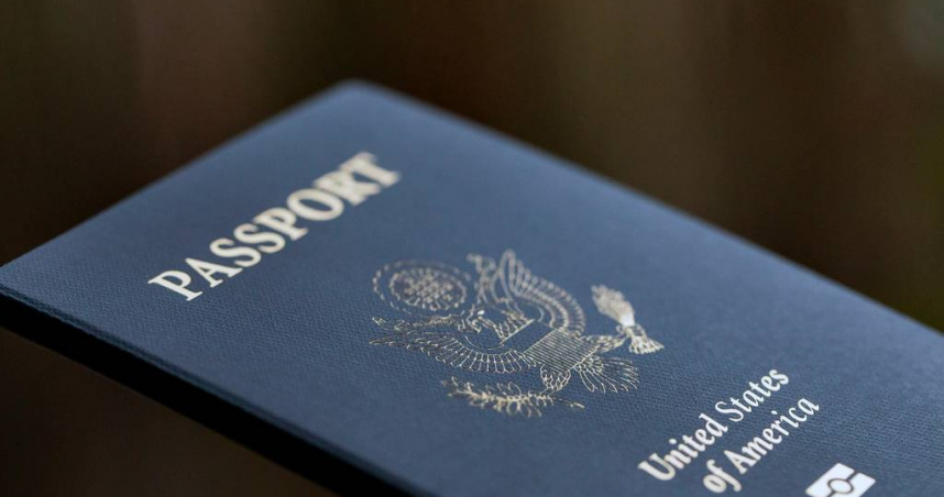 網紅教「假結婚拿美國護照」喊台灣健保好用 遭砲轟刪文了